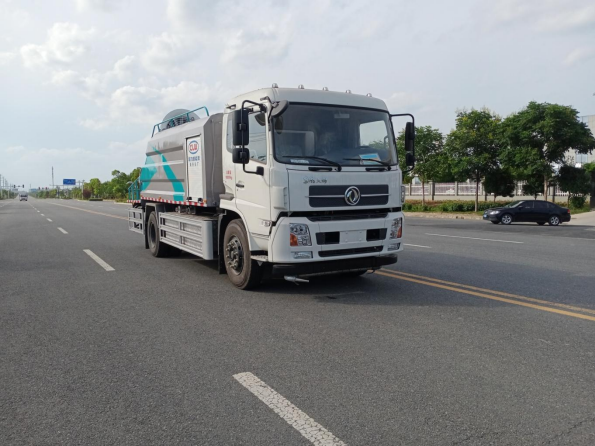 東風天錦CL5180TDYBEV 純電動多功能抑塵車